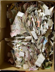 Restanten in 7 insteekboeken en 3 dozen, duizenden zegels diverse periodes, zm/m/ntz