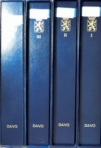 1930/1999 Startverzameling in 4 LX Davo albums, w.o. Elisabeth *, UPU *, nominaal vrij volledig (+ omslag met FDS en FDC van recente periode), zm/m/ntz