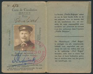 1930 Antwerpen, voornamelijk postkaarten, ook wat postzegels, een weinig documenten, enz. in 3 albums (+1.000 stuks)