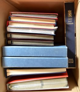 Composition avec principalement la Belgique dans des classeurs, albums, pochettes, tb/b/à voir