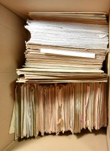 Samenstelling van honderden stuks, w.o. veel preo's, krantenwikkels, firma enveloppen, m/ntz