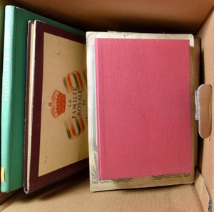 Various, including Demaret, Nestlé, Familia, Astra (rare), etc. (14 books/folders)