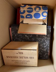 Composition de divers pays, dont la Belgique, cartes vue, album vide + dans 2 livres, 1 classeur et 2 boîtes, tb/b/à voir