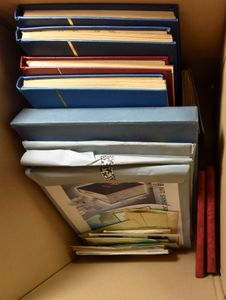Restes de divers pays dans 7 classeurs et 1 album + quelques enveloppes avec des timbres + feuilles de classeur vides, tb/b/à voir