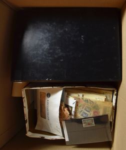 Plusieurs milliers de timbres sur feuilles, séparés, en liasses, etc., à voir