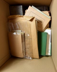 Divers pays et périodes, composition dans des livres, couvertures et boîtes, dont beaucoup sur la Belgique, intéressant à voir, tb/b/à voir.