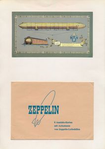 Set van 8 souvenirfotokaarten uit de periode na de Tweede Wereldoorlog met afbeeldingen van zeppelins in verschillende omstandigheden, in perfecte staat en gemonteerd op pagina's, zm