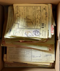 Jaren '60, samenstelling 1.500 postcolliformulieren w.o. veel verschillende stationsstempels, zm/m