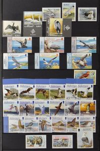 FAUNA- Vogels :   insteekboek met volledige, overwegende postfrisse reeksen, zm