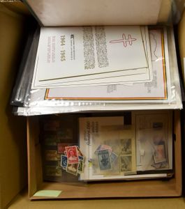 Restanten diverse uitgiften, HK, FDC, in doos en album, zm/m/ntz