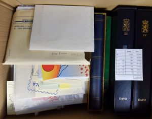 1969/2015 Verzameling vrij volledig vanaf 1970 waarbij 2 Davo LX (III en IV), 3 insteekboeken en doos met zegels uit postabonnement BK (cijfer: 204x, ZW: 306x), zm (Frankeerwaarde: €3.081)