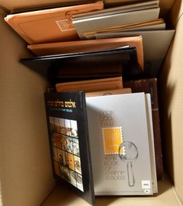 Samenstelling diverse uitgiften in 3 albums en aantal jaarmapjes, zm/m/ntz