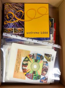 1989/2005 Samenstelling in 4 jaarboeken (1999, 2002 en 2004/2005), 4 jaarmapjes (1991, 1994 en 2000/2001) + 2 mappen met boekjes + enkele blokken, zm
