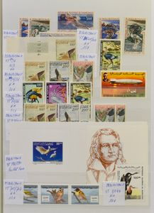 Vogels, Cuba, Argentinië, Peru, Bolivia + Mauritanië, verzameling zegels, reeksen, blokken in 2 insteekboeken, per land geklasseerd, zm/m/ntz (Yv. €2.924)
