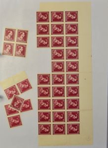 N° 832, meer dan 2000 zegels, in blokken en strippen, voor de var. en curiositeiten zoeker, zm