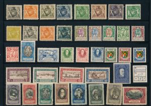 1921/1939 Kleine verzameling op insteekblad met betere zegels w.o. Yv. 46B, 48B, 54, 105, LP 1/6, hoofdzakelijk *, maar ook 117 **, zm/m