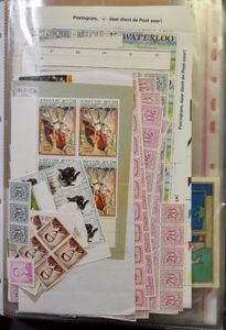 Samenstelling (**/*/(*)/0) in 3 boeken en 2 mappen waarbij nominaal BEF, preo's, pubs, luchtpost, bezetting, zm/m/ntz