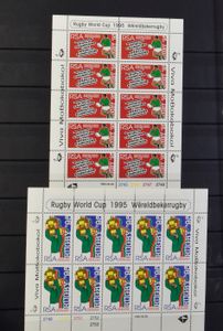 Verzameling met veel dubbels in 3 boeken, w.o. groot aantal velletjes, boekjes, zm