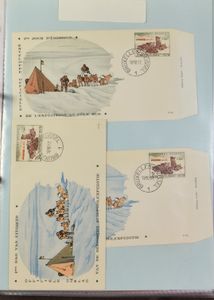 1956/1984, 2 mappen o.a. FDC's, Zuidpoolexpeditie '57, vluchtelingenblok, eerste dag afstempelingen, zm/m/ntz