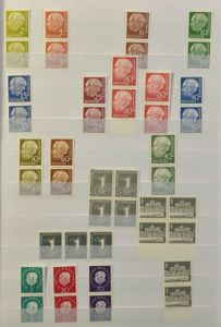 1954/2020 Verzameling in 3 boeken met rolzegels, paren, blokken, etc., gespecialiseerd op papiersoorten, fluor, etc., zm