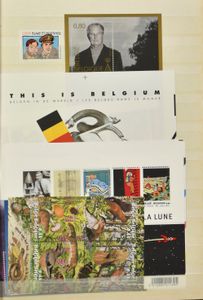 1944/2000 Voorraad vooral na 1974 ** in 2 insteekboeken + wat thema **/gestempeld, zm/m/ntz