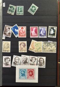 1849/2007, 8 insteekboeken en enkele losse bladen (w.o. 2 boeken met kolonies), leuke samenstelling met gemengd klassiek en frankeerzegels, zm/m/ntz