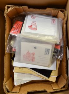 Samenstelling diverse landen in zakjes, mappen, doosjes, klemstroken, zm/m/ntz