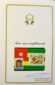 1986/2000 Souvenir album, aangeboden door de President van Togo naar aanleiding van de 10° OUA, bijeenkomst juli 2000, luxe album en bladen met postzegels, zm