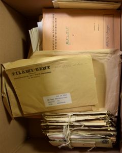 Samenstelling diverse uitgiften en periodes in omslagen, ruilboekjes, ook poststukken aanwezig, zm/m/ntz