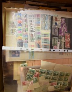 Variadoos waarbij veel België, zegels, poststukken, bundels, enz., zm/m/ntz