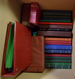 Insteekboeken, 29 stuks klein formaat, overwegend voor postzegels, enkele voor FDC's