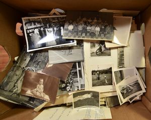Zeer groot lot foto's (duizenden stuks) met ook albums, fotokaarten (om te identificeren), diverse onderwerpen, ook reis- en familiefoto's