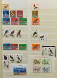 Diverse thema's in 13 dunne insteekboeken, w.o. flora en fauna, treinen, zm/m