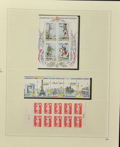 1970/1990 bijna volledige verzameling met boekjes, in 2 Safealbums, zm.