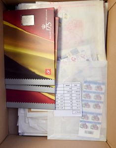 2004/2011 Voorraad in omslagen, inclusief blokken, boekjes en BK, zm (Frankeerwaarde: €2.730 + BK €117)