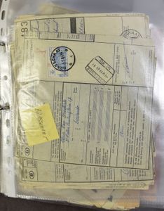 1950/1970 Uitgebreide samenstelling honderden vrachtbrieven, geklasseerd van A-Z, in 2 ringklasseurs, zm/m