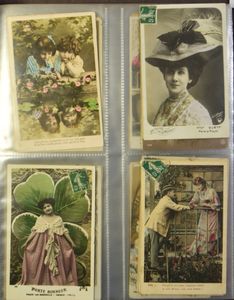 Diverse onderwerpen, alle oude kaarten in 2 klasseurs/albums (+/-180 stuks)