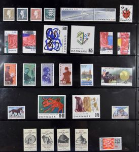 Collection avec beaucoup de doubles dans 2 albums et 2 classeurs avec beaucoup de classique, tb/b/à voir.