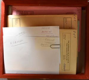 Samenstelling diverse uitgiften en periodes, w.o. postfolder, zegels, zwart-wit blaadjes, zm/m/ntz