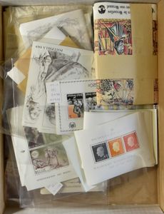 1960/2010, kleine stock van boekjes en blokken, vnl Belg. frank, ook blokken Euro en +/- 90 ZW of Cijfer, zowel nationaal als internationaal, zm.