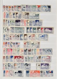1901/2006 Collection in 3 stockbooks, including Colis Postaux, Croix Rouge, 164/69, travail, Sourire de Reine, Coiffes, 320/21, Louvre, Personalities, LP, vf/f