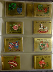 1854/1989 Sammlung in 2 Davo-Alben, mäßig gefüllt und Einsteckbuch mit Sammlung Pro Juventute 1913/1987 anscheinend komplett gemischt gestempelt und ungebraucht + Postfris, einwandfrei/schön/zu kontrollieren