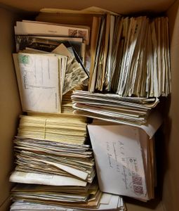 Figure on Heraldic Lion, yellow postcards, picture postcards, letters, etc.. (1,00den items)