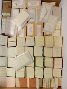 1960/1987 Drie dozen vol frankeergeldige BEF, w.o. boekjes (1-15), blokken, rolzegels, BK, etc., redelijk aantal grotere waardes (25 BEF, 45 BEF en 50 BEF), zm (Frankeerwaarde: +680.000 BEF)