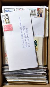 vnl Jaren '60, gevarieerde samenstelling met heel veel groot formaat zegels, m/ntz (700 stuks)