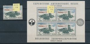 N° 1031-V en BL 31-V 'Sledehonden' var. 'Gesplitst oor' zm (OBP € 335)
