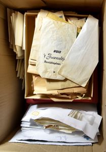 SIGARENBANDEN: in envelopjes, albums, enz.