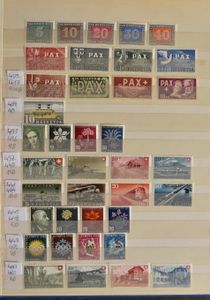 1919/1968 Sammlung im Einsteckbuch mit PAX-Sätzen, bessere Blöcke (1x leichter Knick), einwandfrei/schön (Yv. +€2,150)