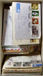 Gevarieerd geheel w.o. aangetekende zendingen, briefkaarten, enz.. (300 stuks)