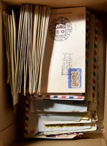 Composition variée, y compris des envois postaux plus anciens (156 pièces)